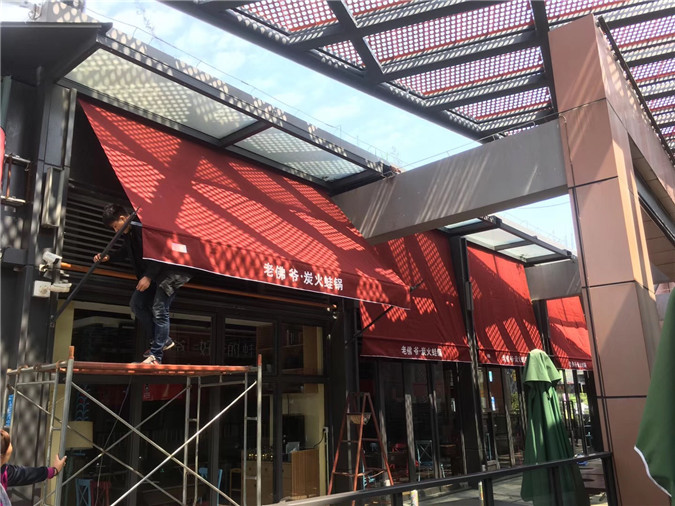 電動遙控伸縮、和手搖伸縮