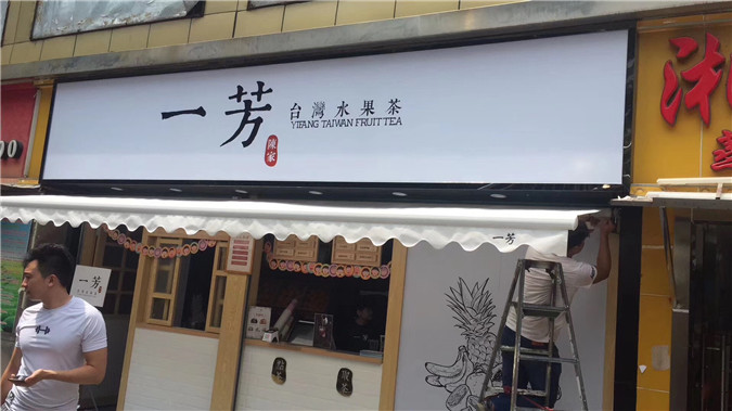 電動(dòng)遙控伸縮和手搖伸縮